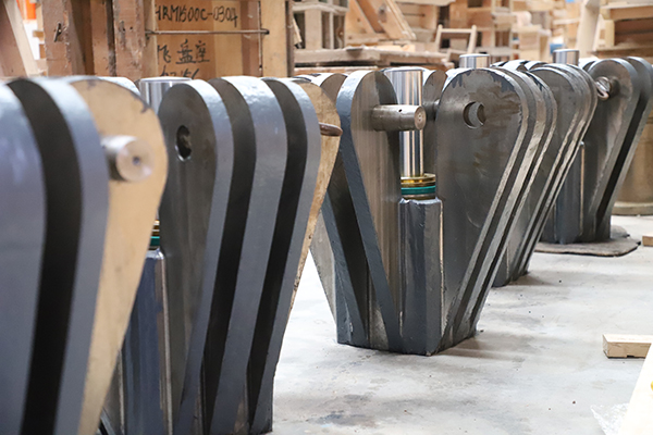 大型铸钢件厂家讲解浇钢件与铸钢件的工艺流程和性能