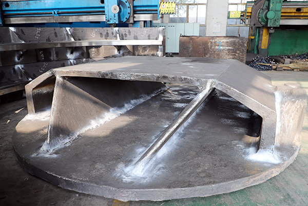 大型铸钢件厂家是怎么保障天气寒冷下大型铸钢件的质量