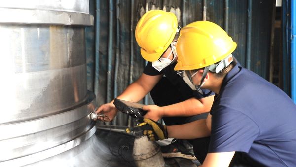 大型铸钢厂超声波探伤现场情况如何？