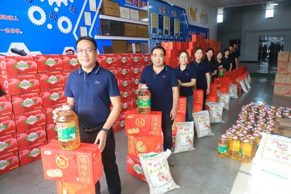 腾飞铸钢员工中秋福利超丰厚！