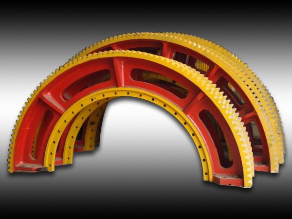 为水泥龙头企业--鹏飞集团生产的大齿轮