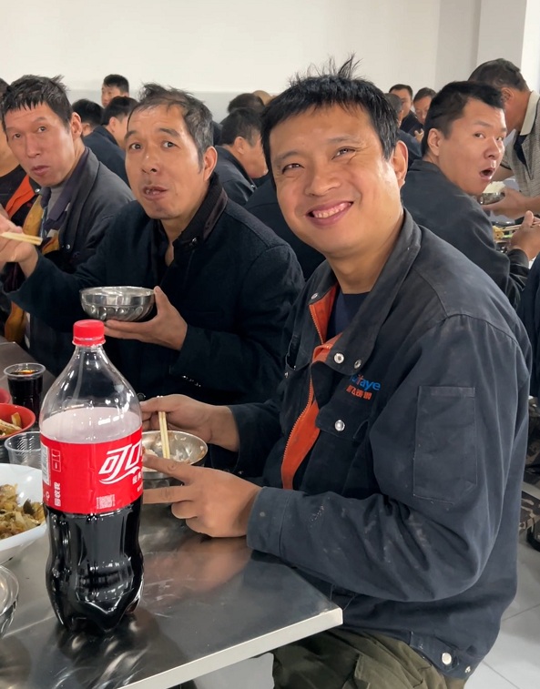 腾飞铸钢员工聚餐