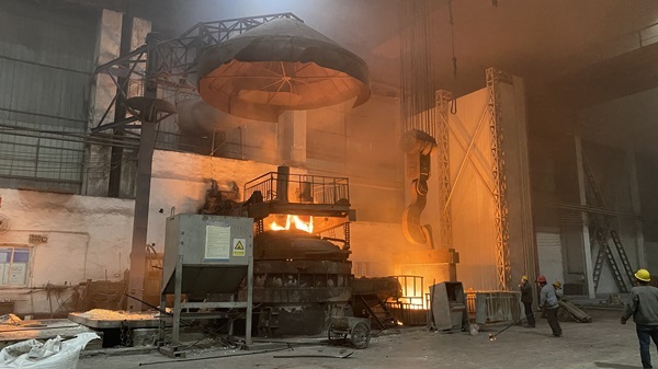 6700端盖顺利浇注 (3)